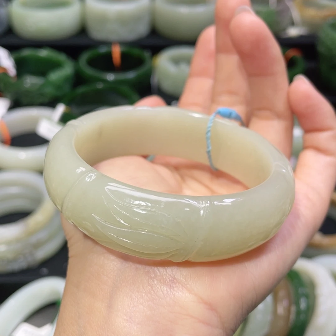 未镶嵌手镯和田玉65