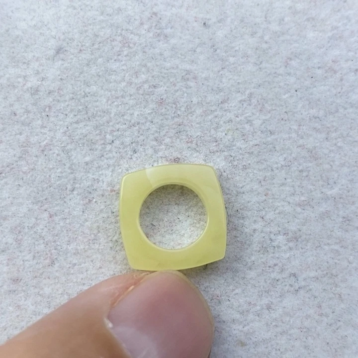 琥珀未镶嵌裸石微瑕内直径卡9.1