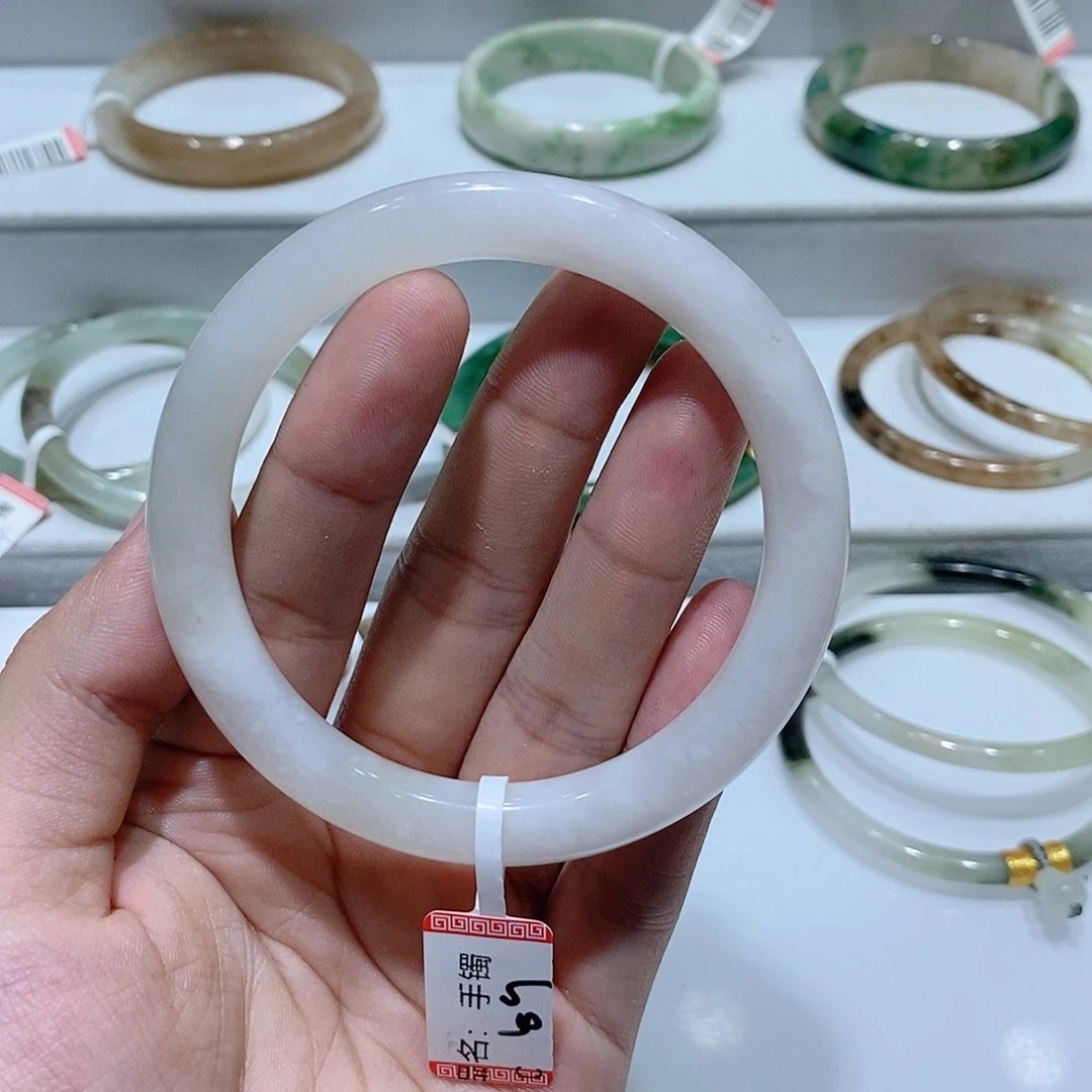 独山玉未镶嵌手镯