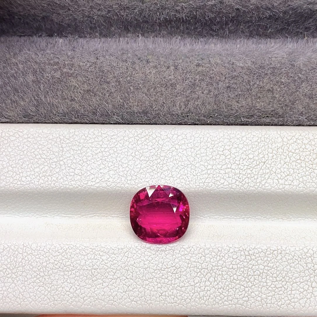 裸石未镶嵌碧玺3.67克拉天然卢比来碧玺