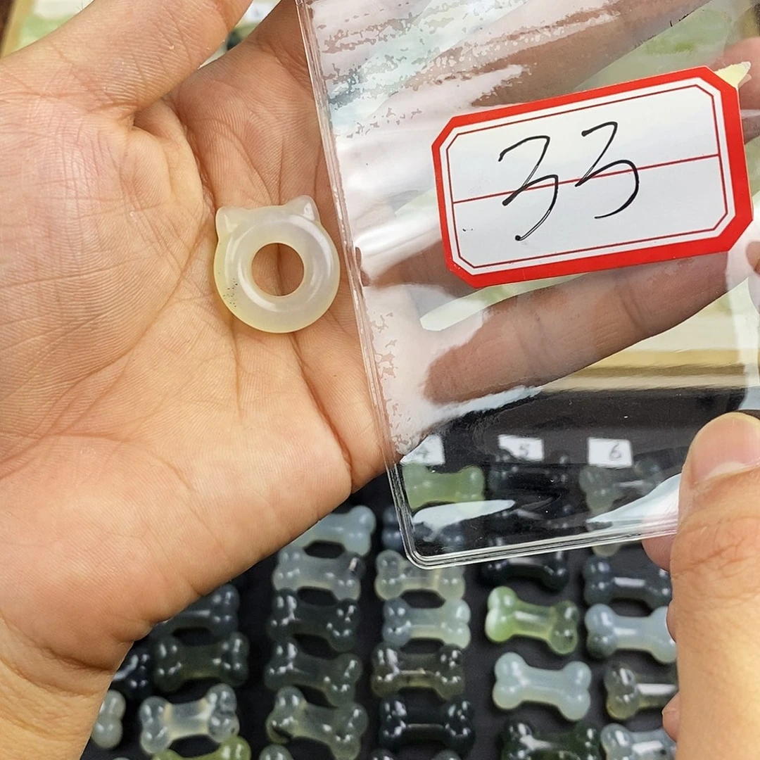 蛇纹石玉颈饰未镶嵌甜**米