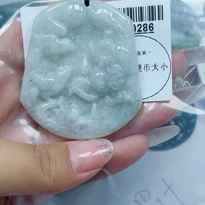 翡翠未镶嵌吊坠(赠链)