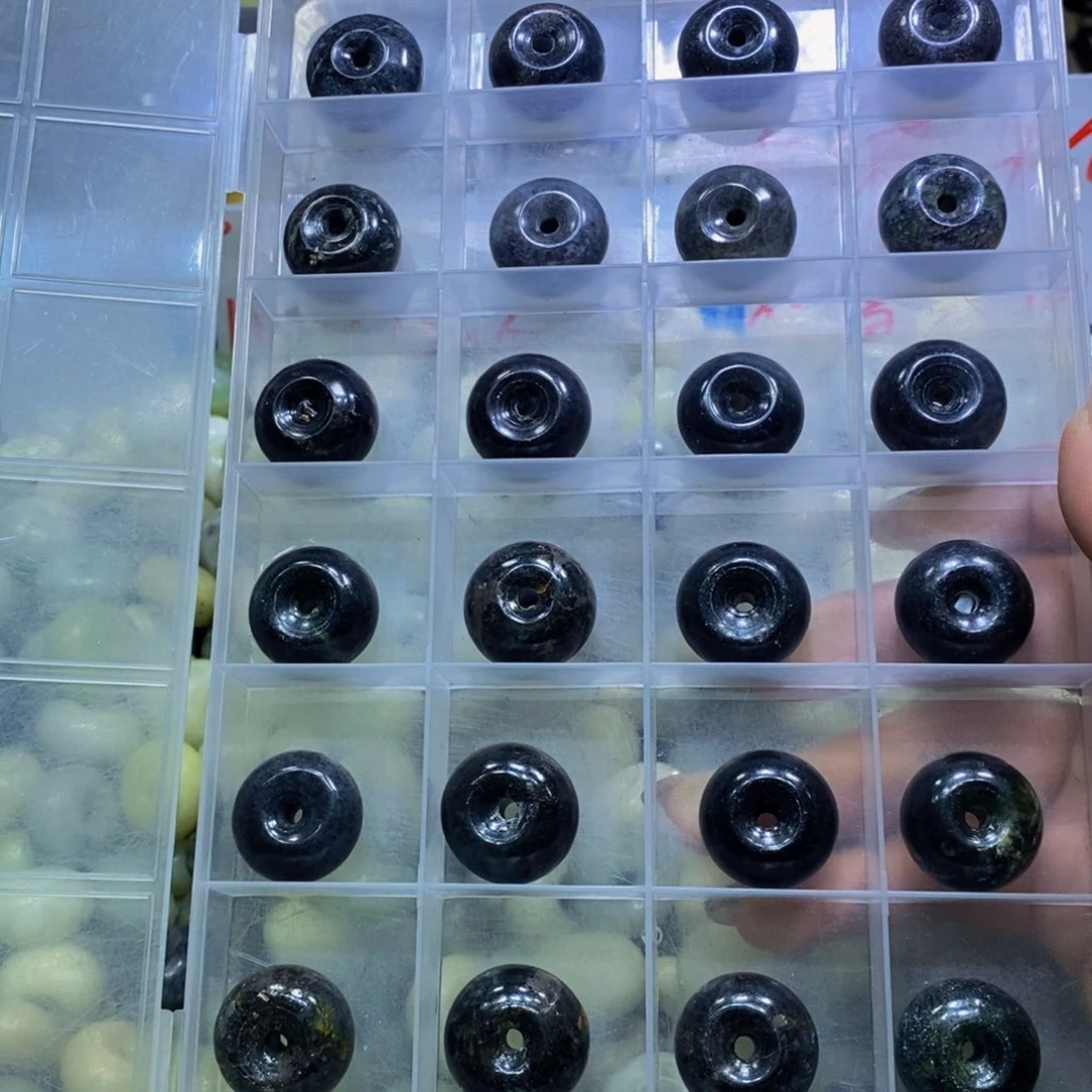 合金蛇纹石玉颈饰56
