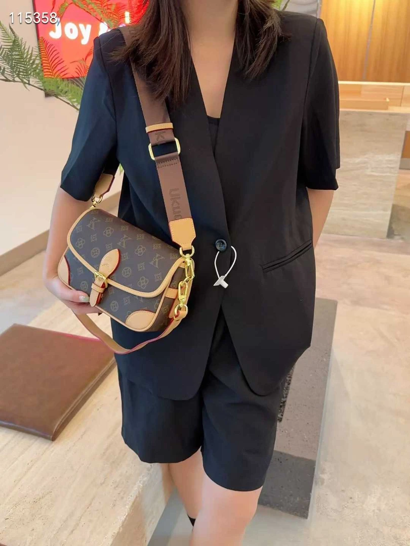 经典法棍包包单肩斜挎气质时尚休闲百搭经典包女士网红包包流行款