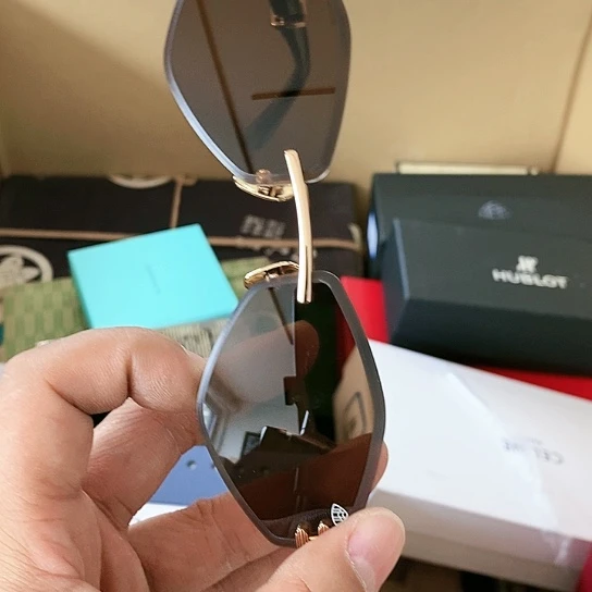 聚鑫中古杂项瓷器如图所示