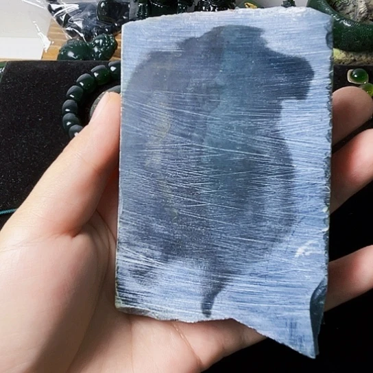 章***源未镶嵌蛇纹石玉颈饰