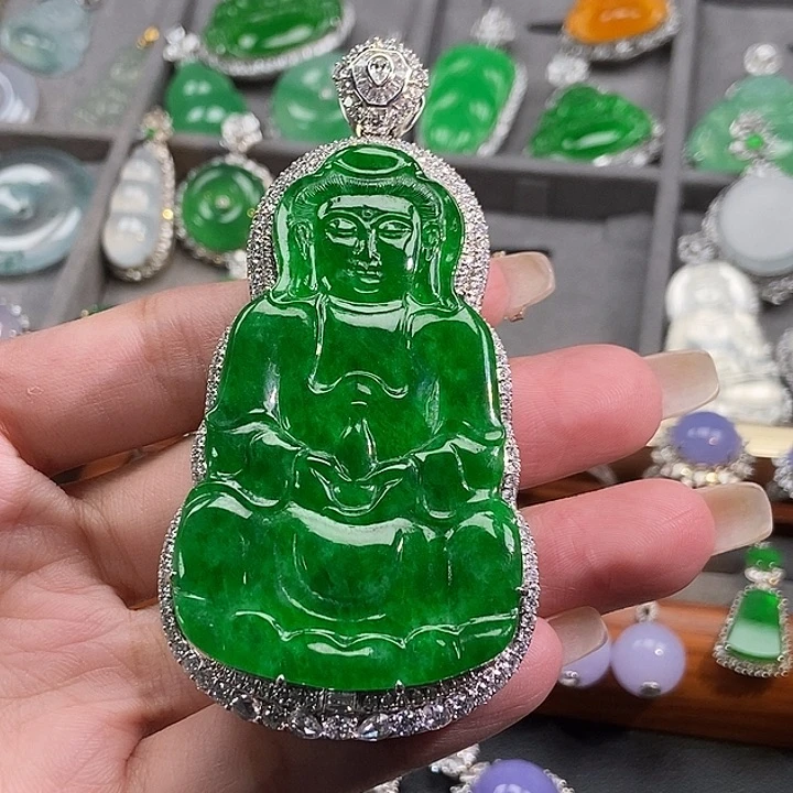 颈饰18K金镶嵌翡翠