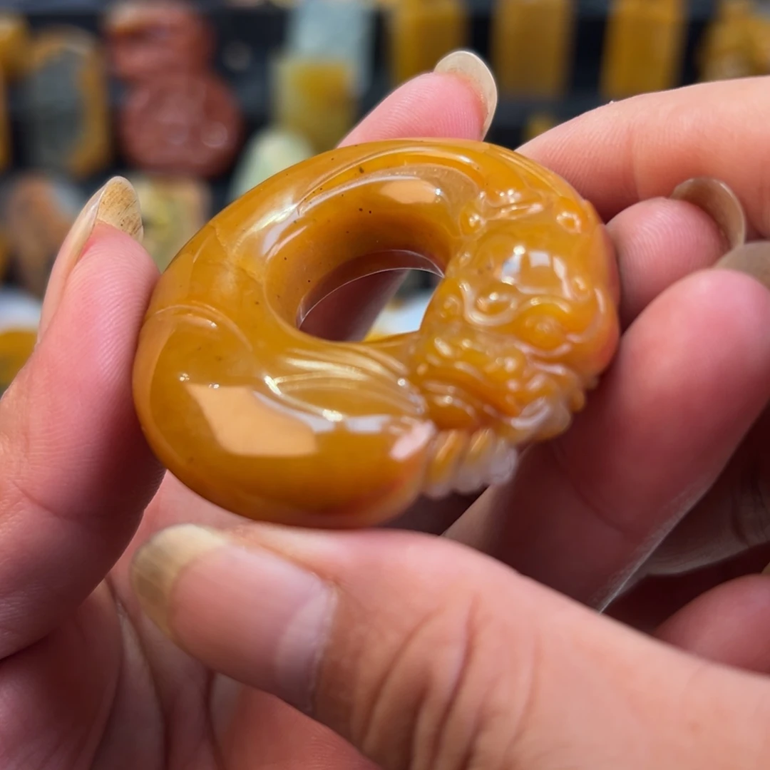 石英质玉（黄龙玉）合金颈饰