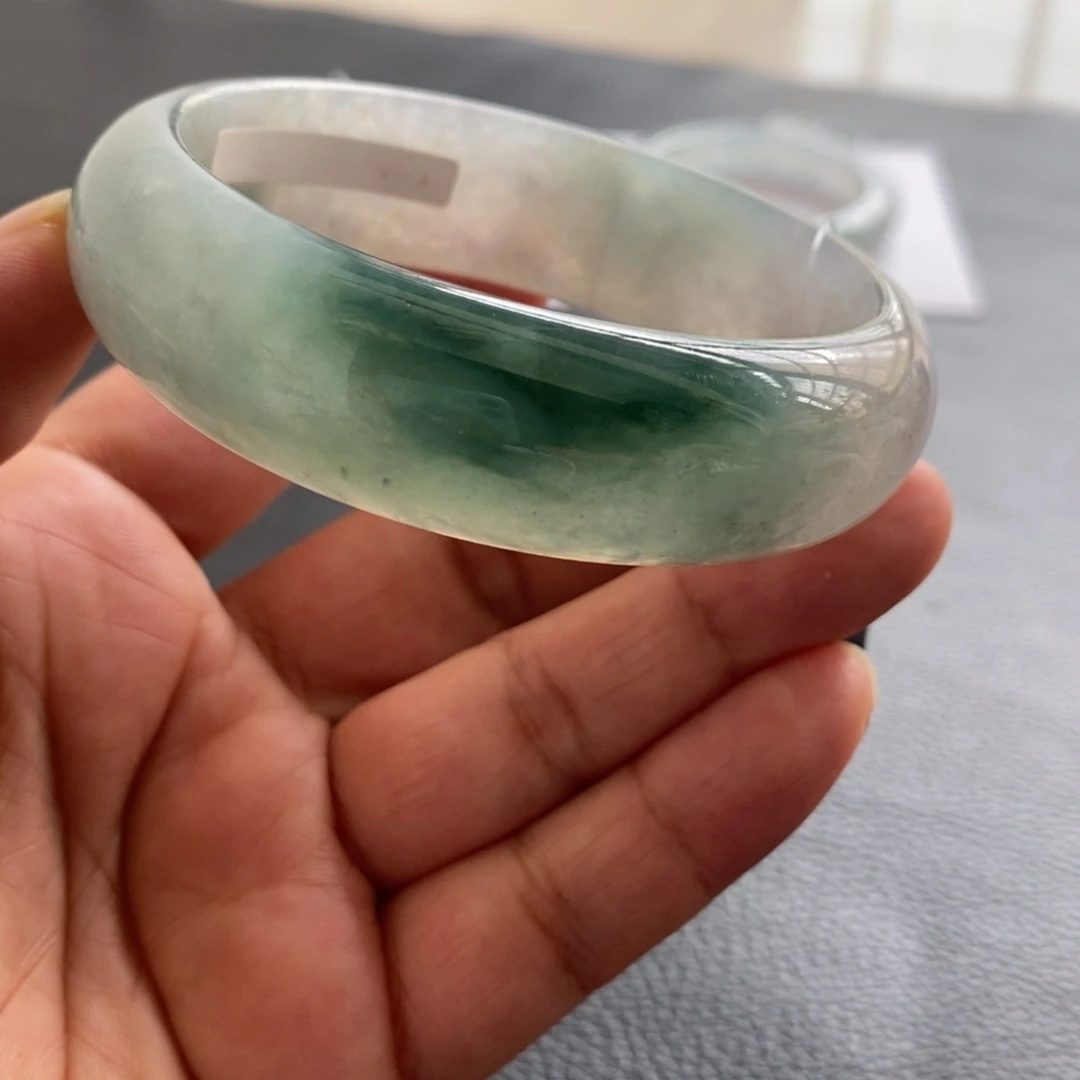 翡翠手镯未镶嵌天然翡翠手镯