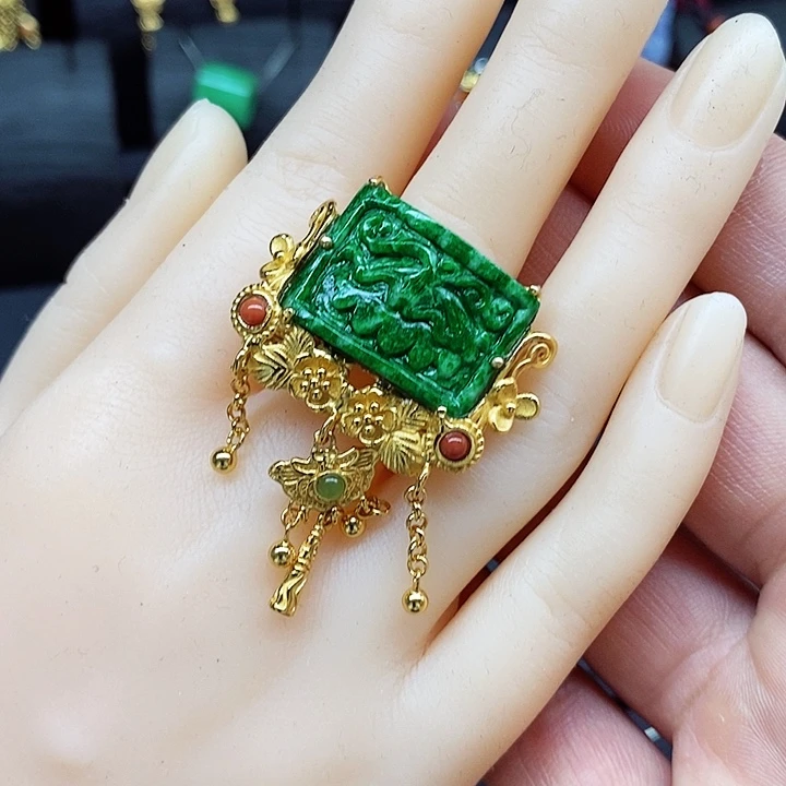 翡翠颈饰未镶嵌戒指