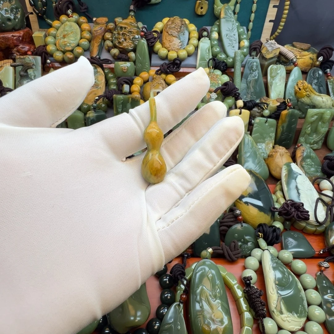 对***歌岫岩河磨玉（透闪石质玉）未镶嵌颈饰