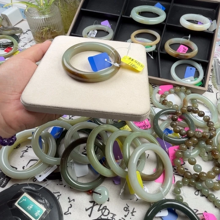 和田玉手镯未镶嵌玲珑美镯56.5