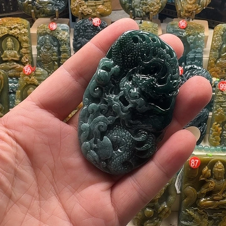 颈饰未镶嵌翡翠龙牌