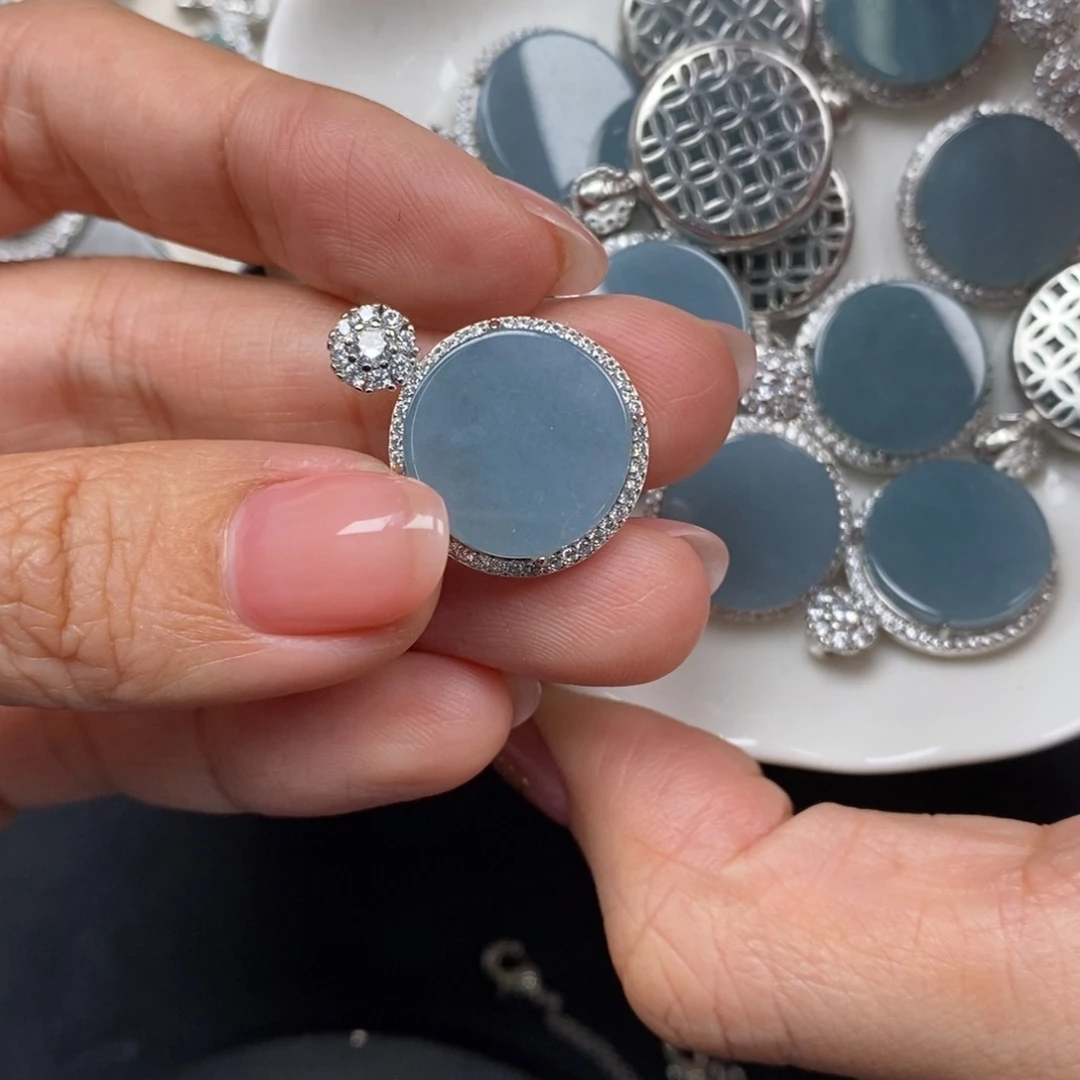 翡翠颈饰未镶嵌翡翠