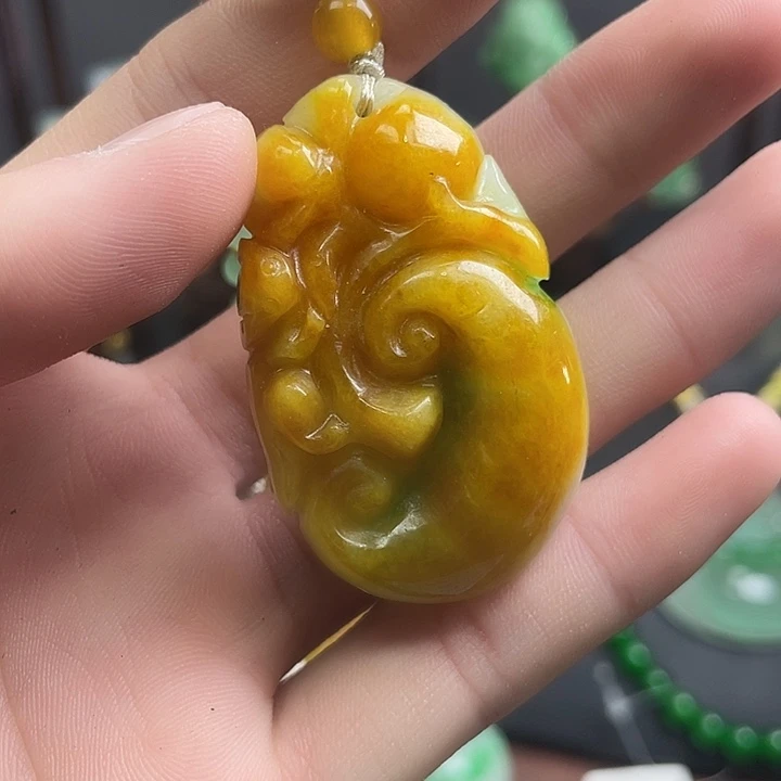 翡翠未镶嵌吊坠(赠链)