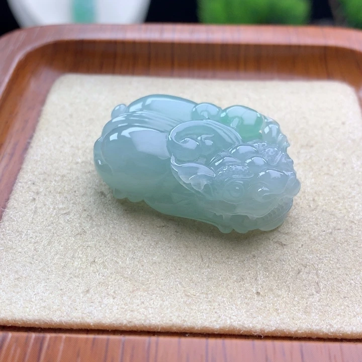 翡翠未镶嵌颈饰貔貅35