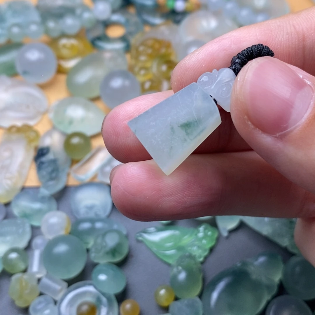 定制翡翠未镶嵌挂件