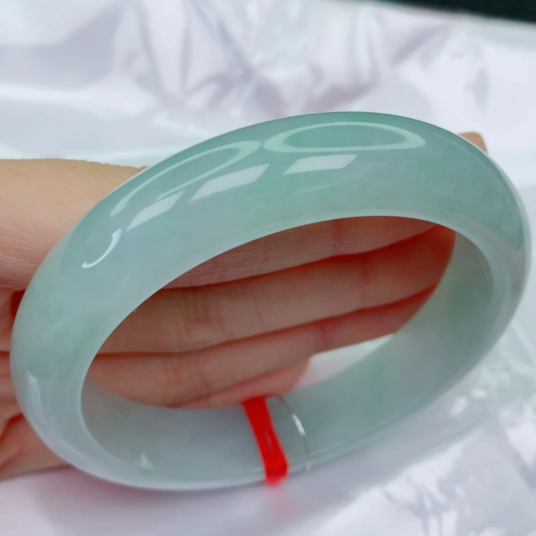 翡翠手镯未镶嵌56.8正圈，冰晴底