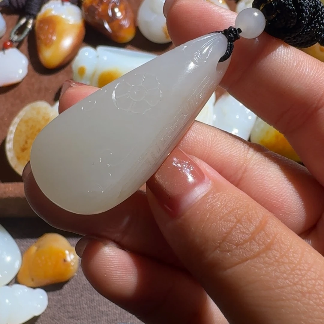 和田玉挂件未镶嵌河****司