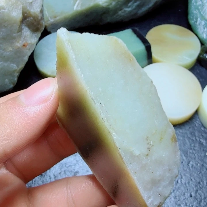 和田玉（糖玉）未镶嵌珠宝奇石
