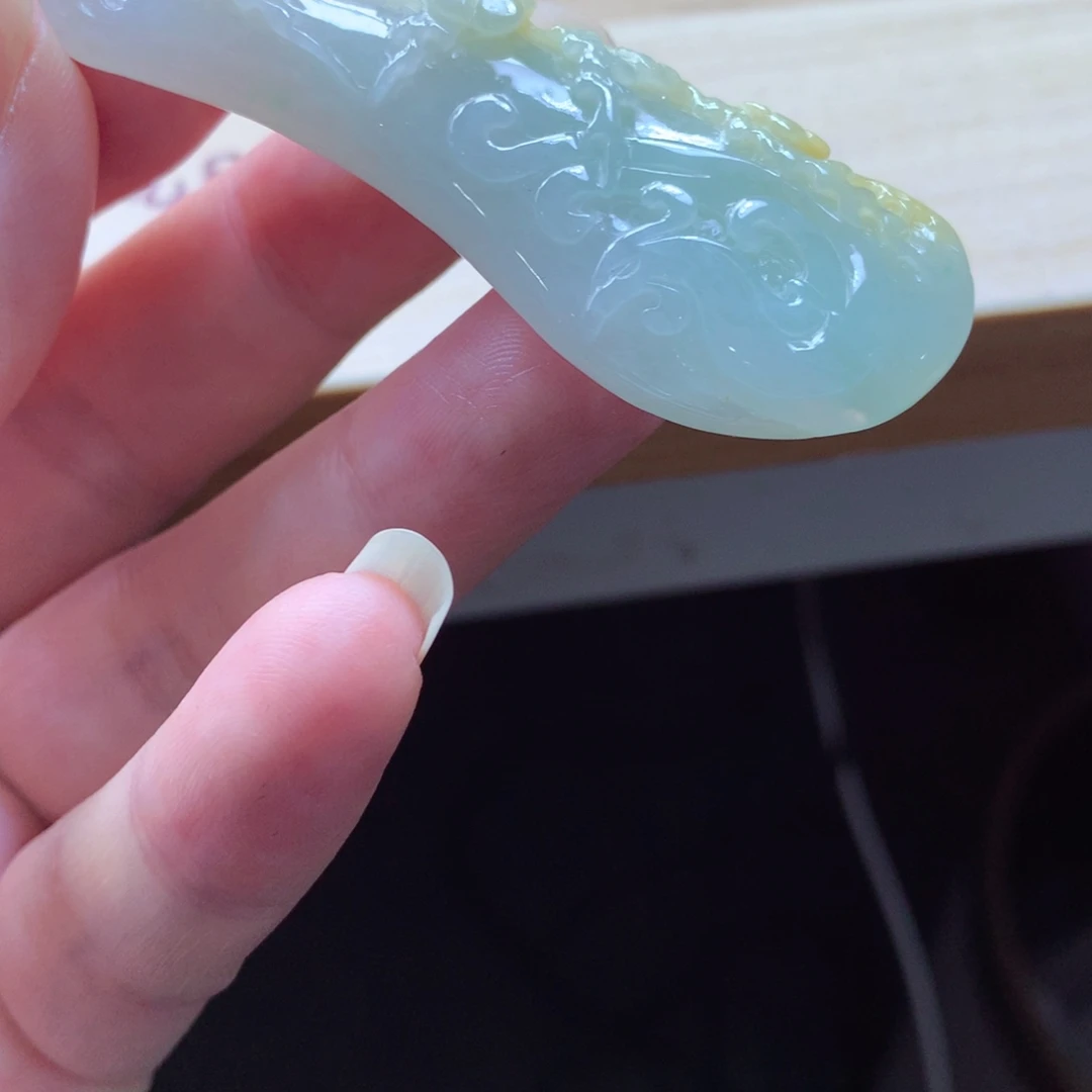 翡翠颈饰未镶嵌吊坠