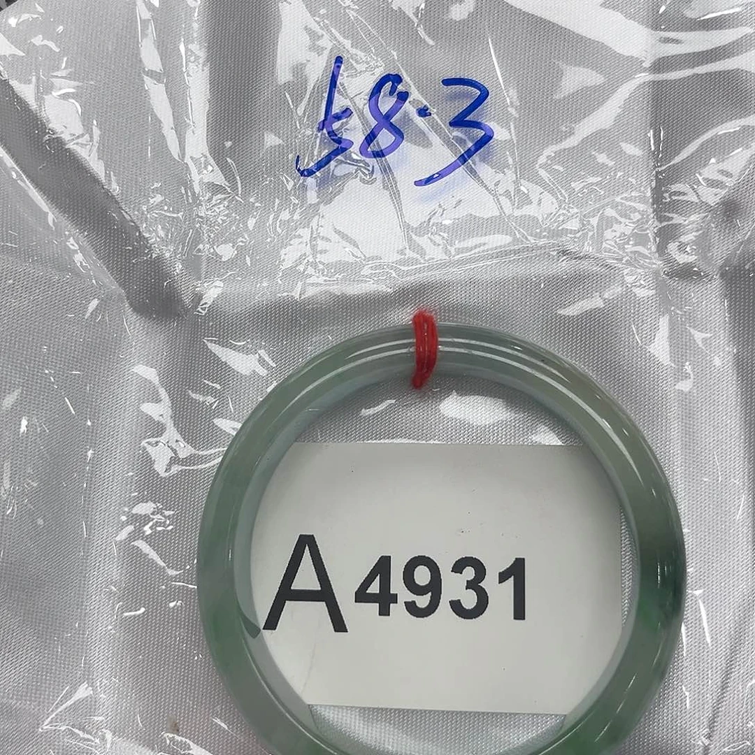 翡翠手镯未镶嵌默认瑕疵