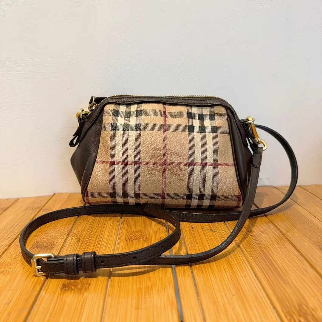 95新 BURBERRY/博柏利  战马格纹斜挎包 1190 8248