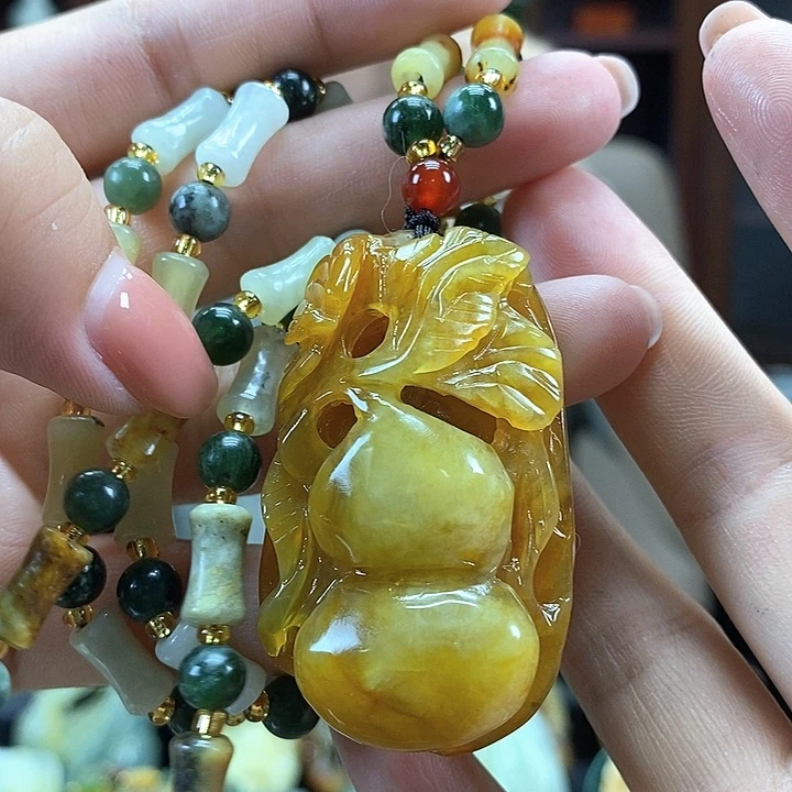 蛇纹石玉未镶嵌颈饰