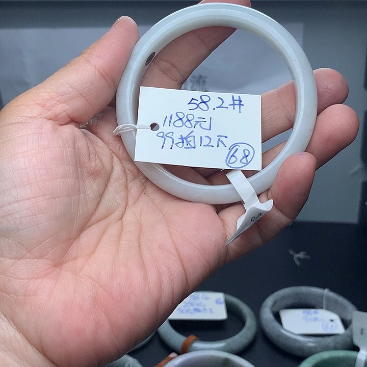 未镶嵌手镯翡翠68