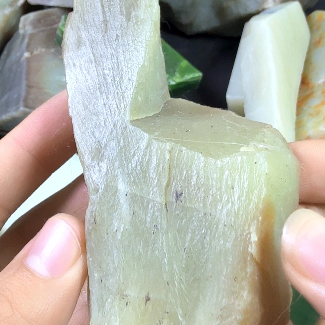 和田玉（糖玉）未镶嵌珠宝奇石
