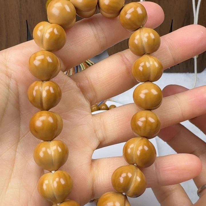 猴头核桃吊坠柯基屁桃