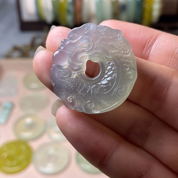 蛇纹石玉颈饰未镶嵌