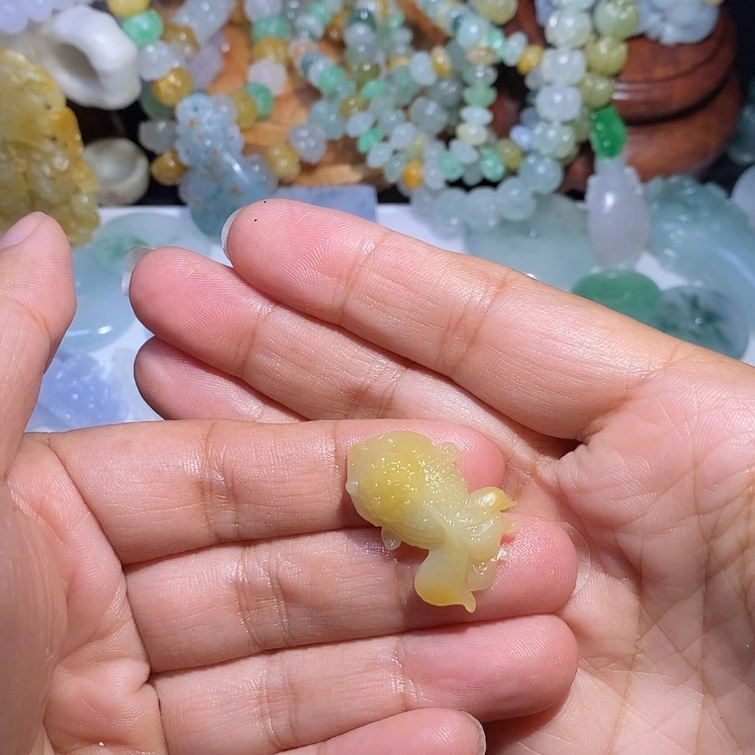 定制翡翠未镶嵌鱼