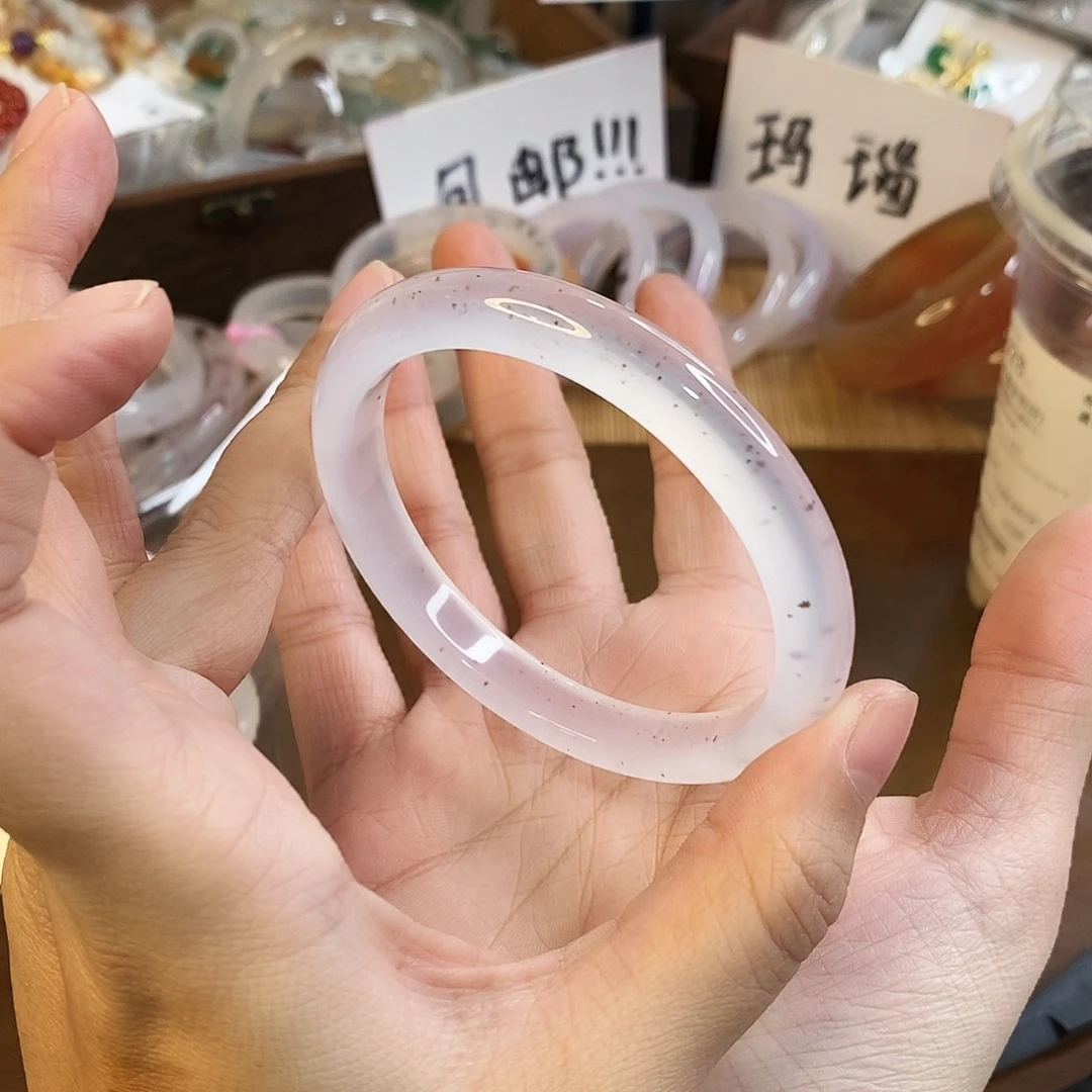 玛瑙/玉髓未镶嵌手镯A797。61圈