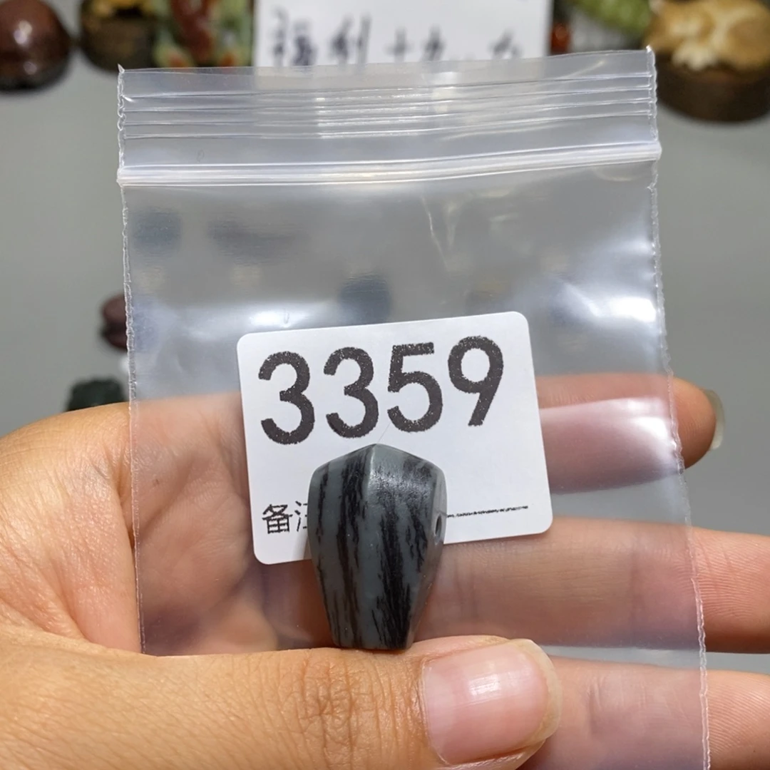 颈饰未镶嵌岫岩河磨玉（透闪石质玉）轻**萤