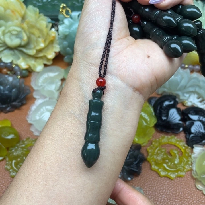 蛇纹石玉未镶嵌吊坠