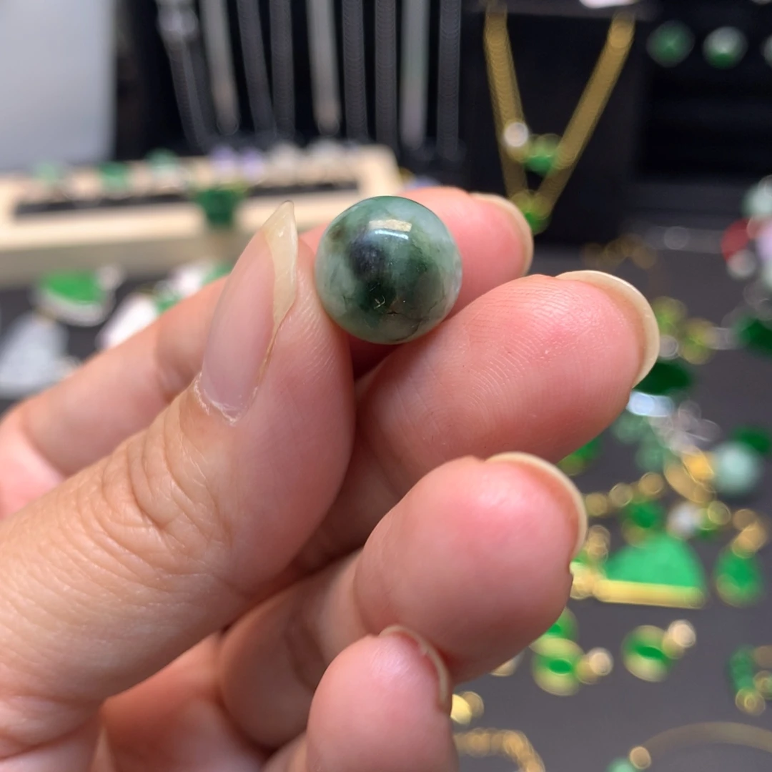 翡翠未镶嵌颈饰有纹裂