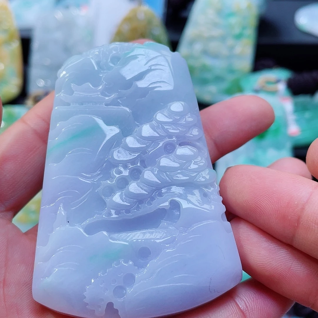 翡翠未镶嵌颈饰一个