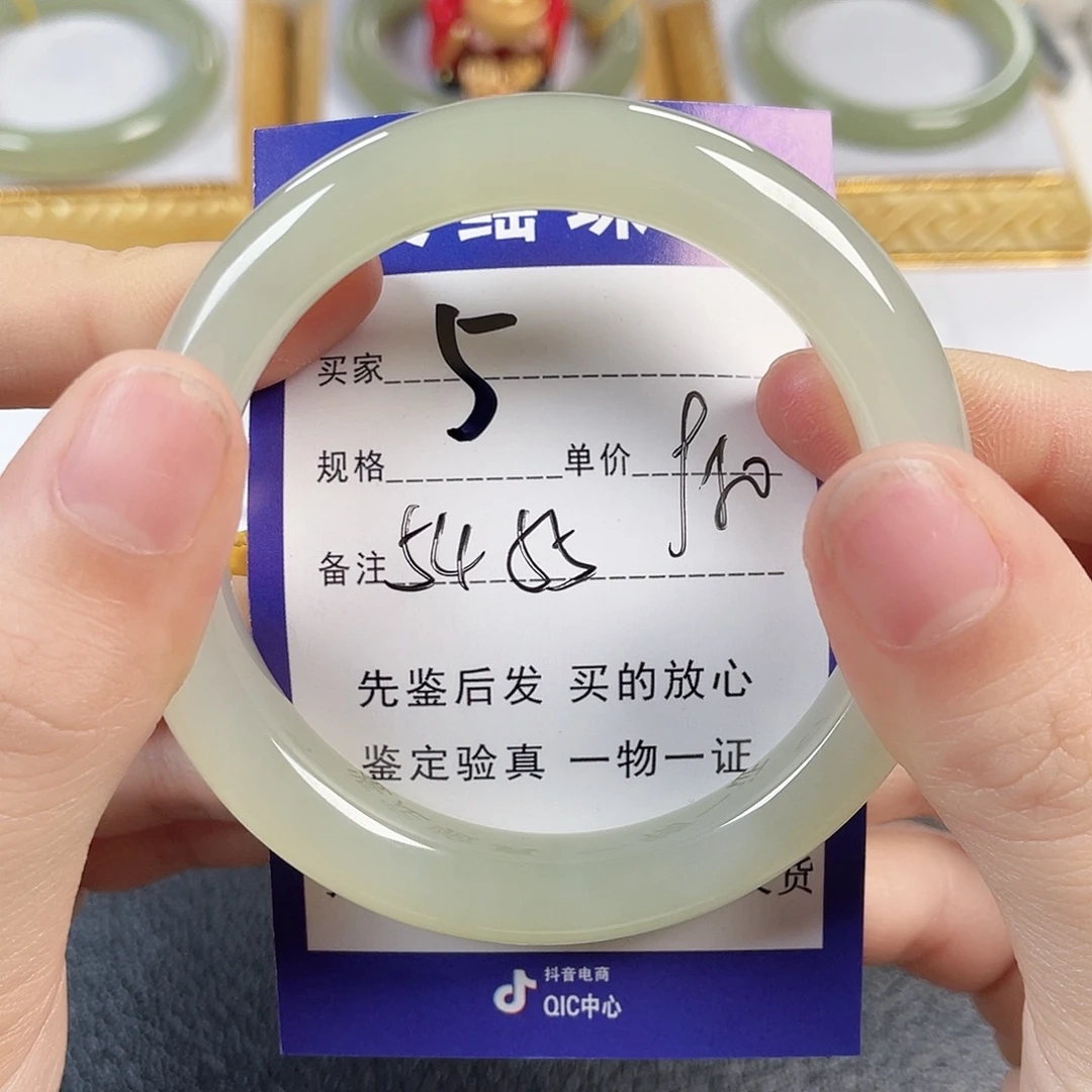 和田玉未镶嵌手镯