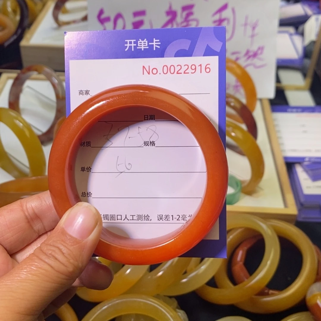 石英质玉手镯未镶嵌。*！