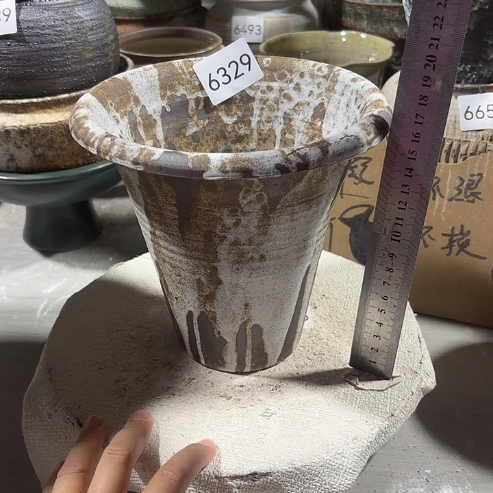 摆件高17.5，外口18.5，内口15，有孔，6329