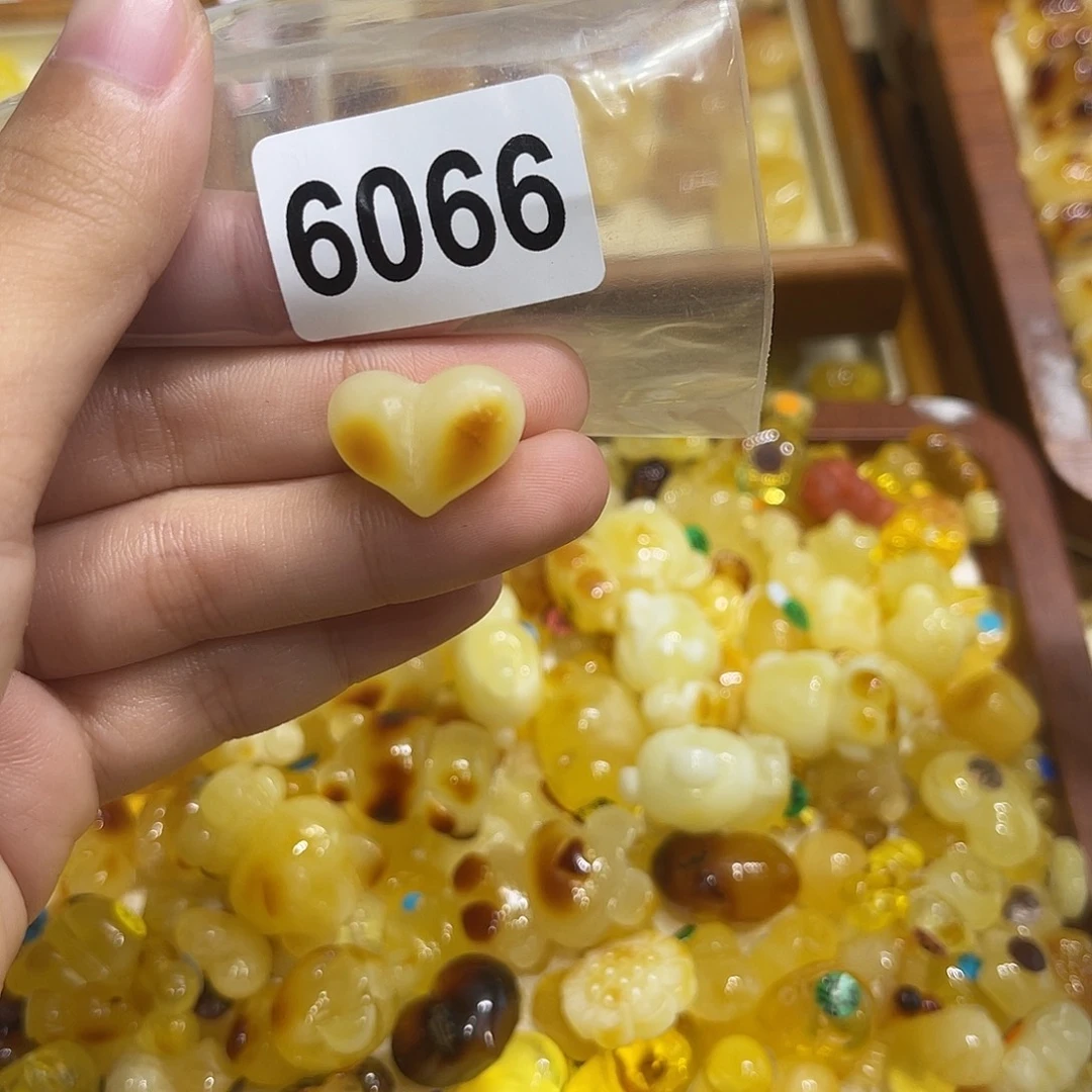 琥珀未镶嵌珠宝奇石