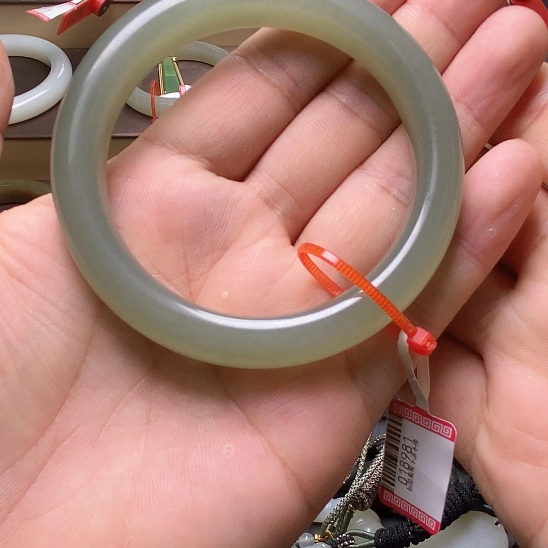 时***9未镶嵌手镯和田玉