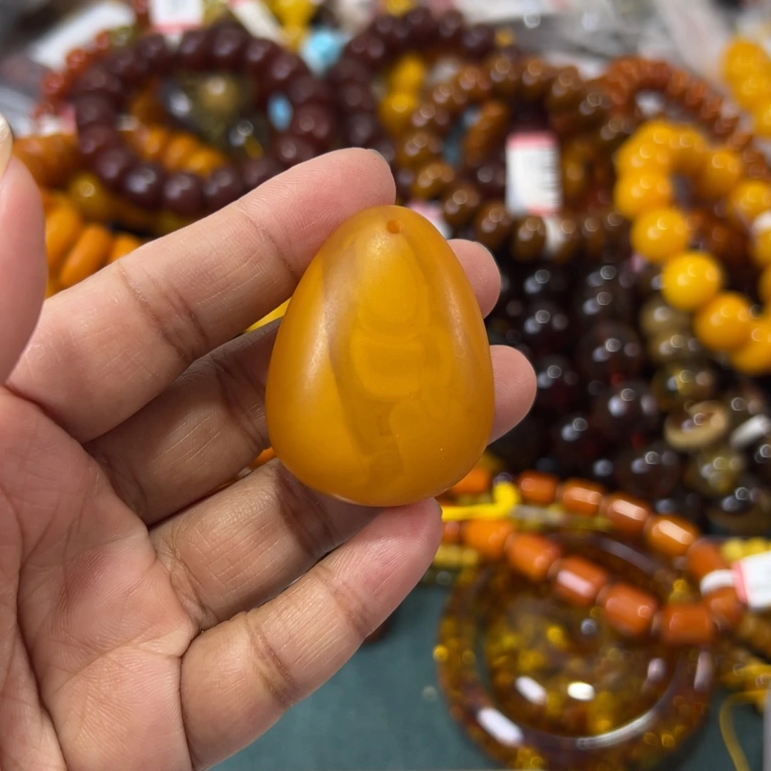 未镶嵌琥珀珠宝奇石480