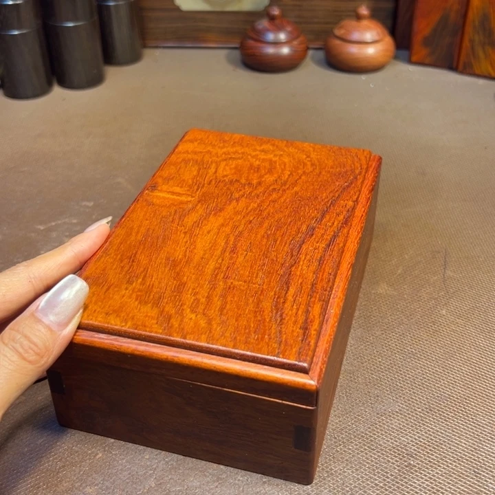 缅甸花梨推拉盒。
