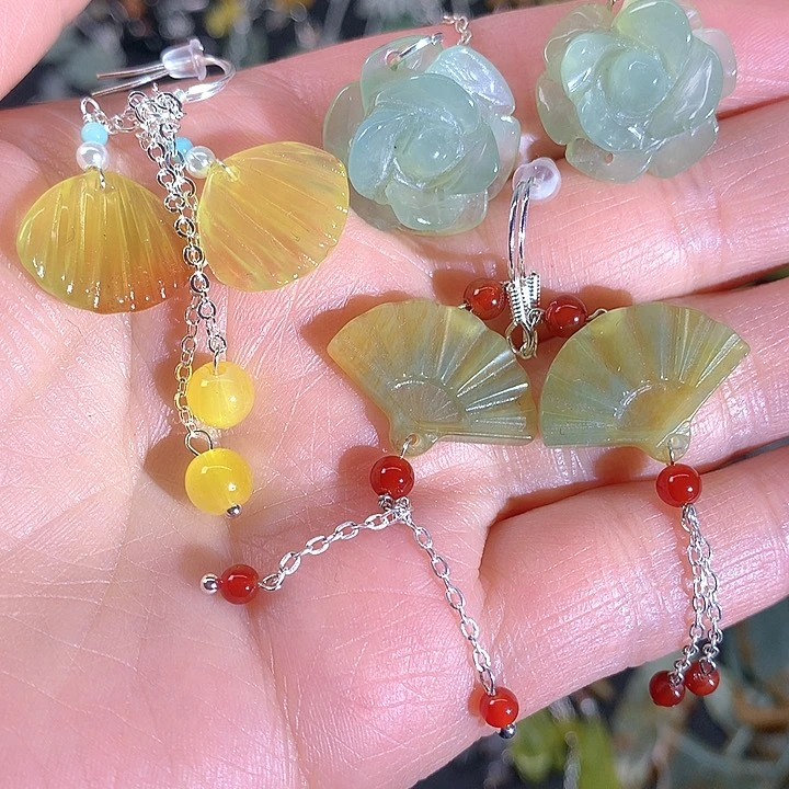 蛇纹石玉耳环未镶嵌绾**?