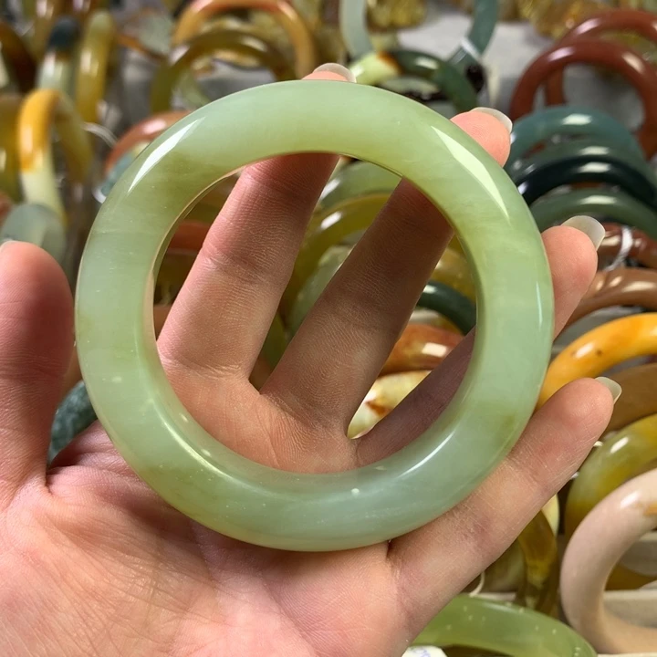 岫玉手镯未镶嵌岫玉