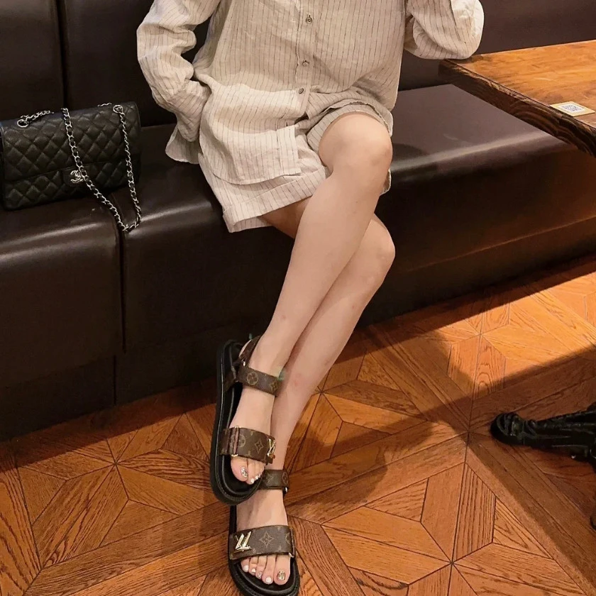 全新未使用 LV 凉鞋/35码/Xspn5019