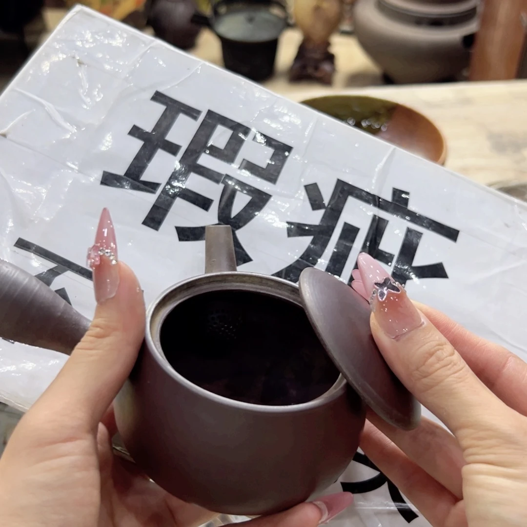 瓷片陶瓷和金属表面上产生