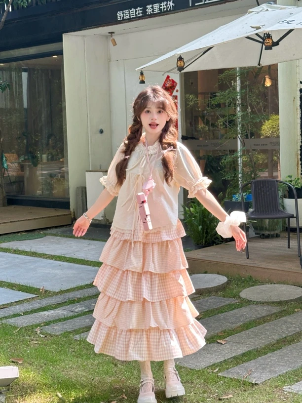 多巴胺少女感穿搭套装女夏季米白色衬衫+粉色甜美格子蛋糕半身裙